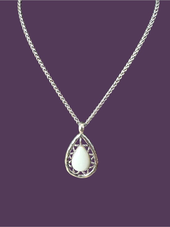 Jewelry - Silver Tone White Teardrop Pendant Necklace & Matching Earrings Set – New